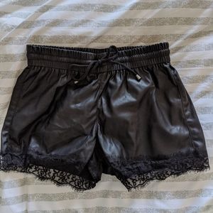 Pleather shorts with lace